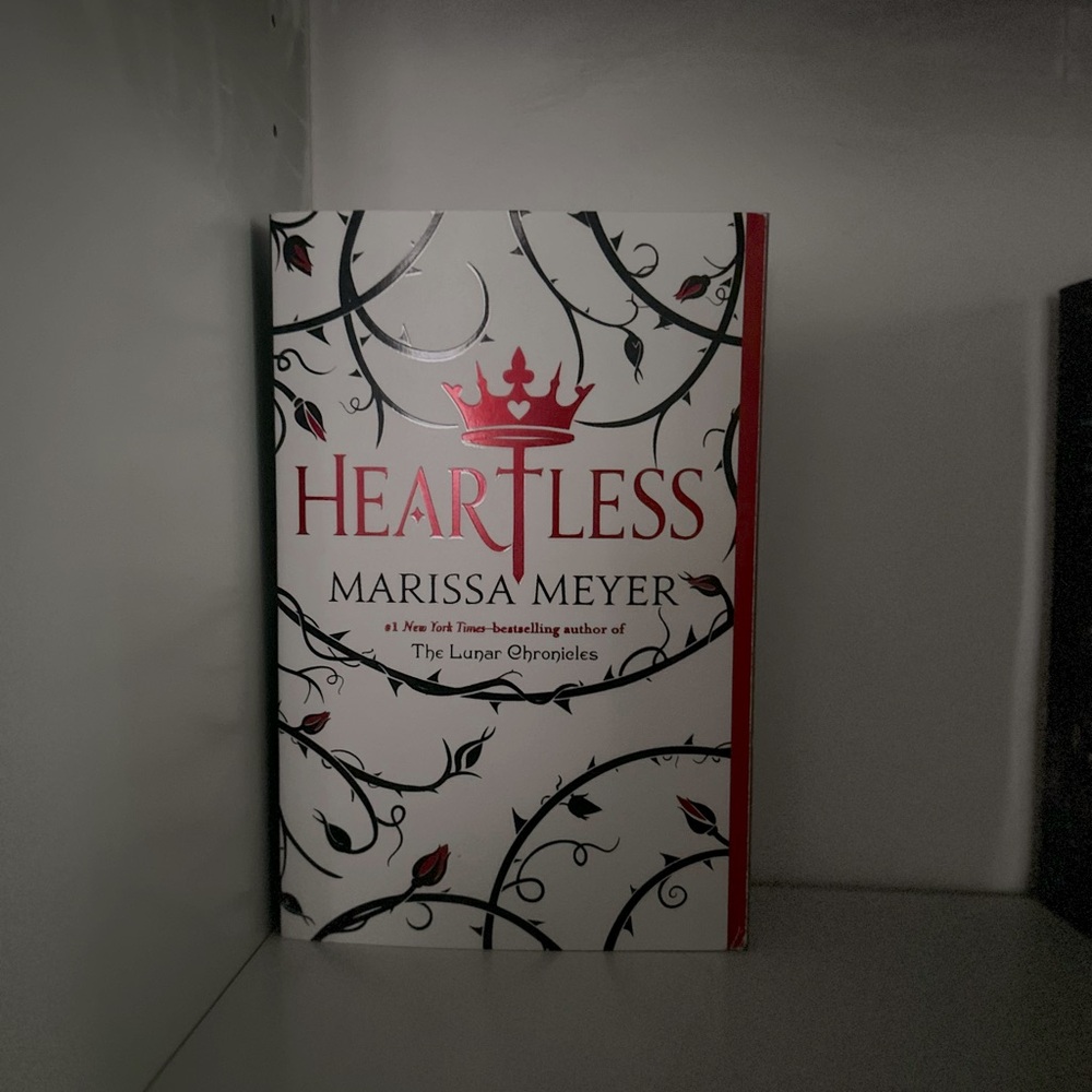 Heartless by Marissa Meyer Book